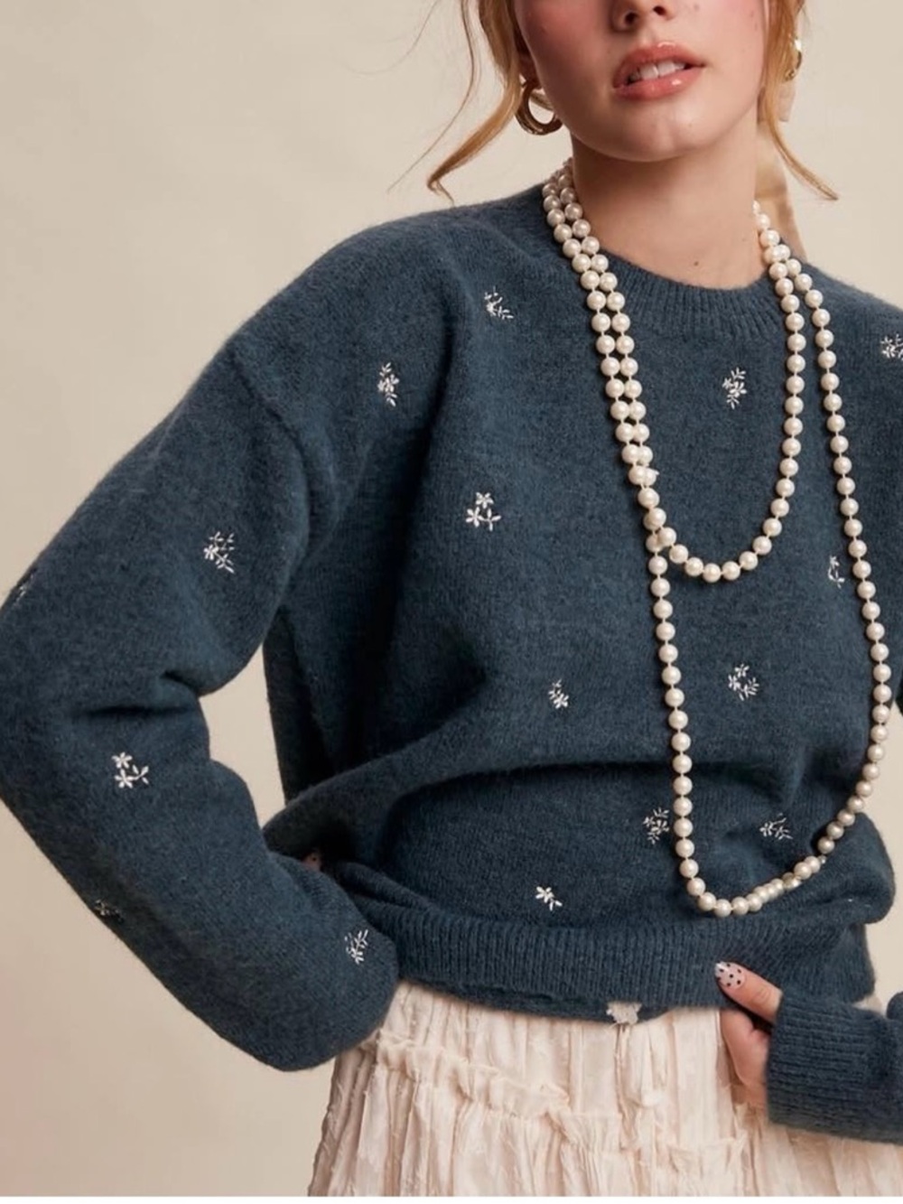 NWT Listicle Embroidered White Flowers Crewneck Sweater - Teal Blue size Medium